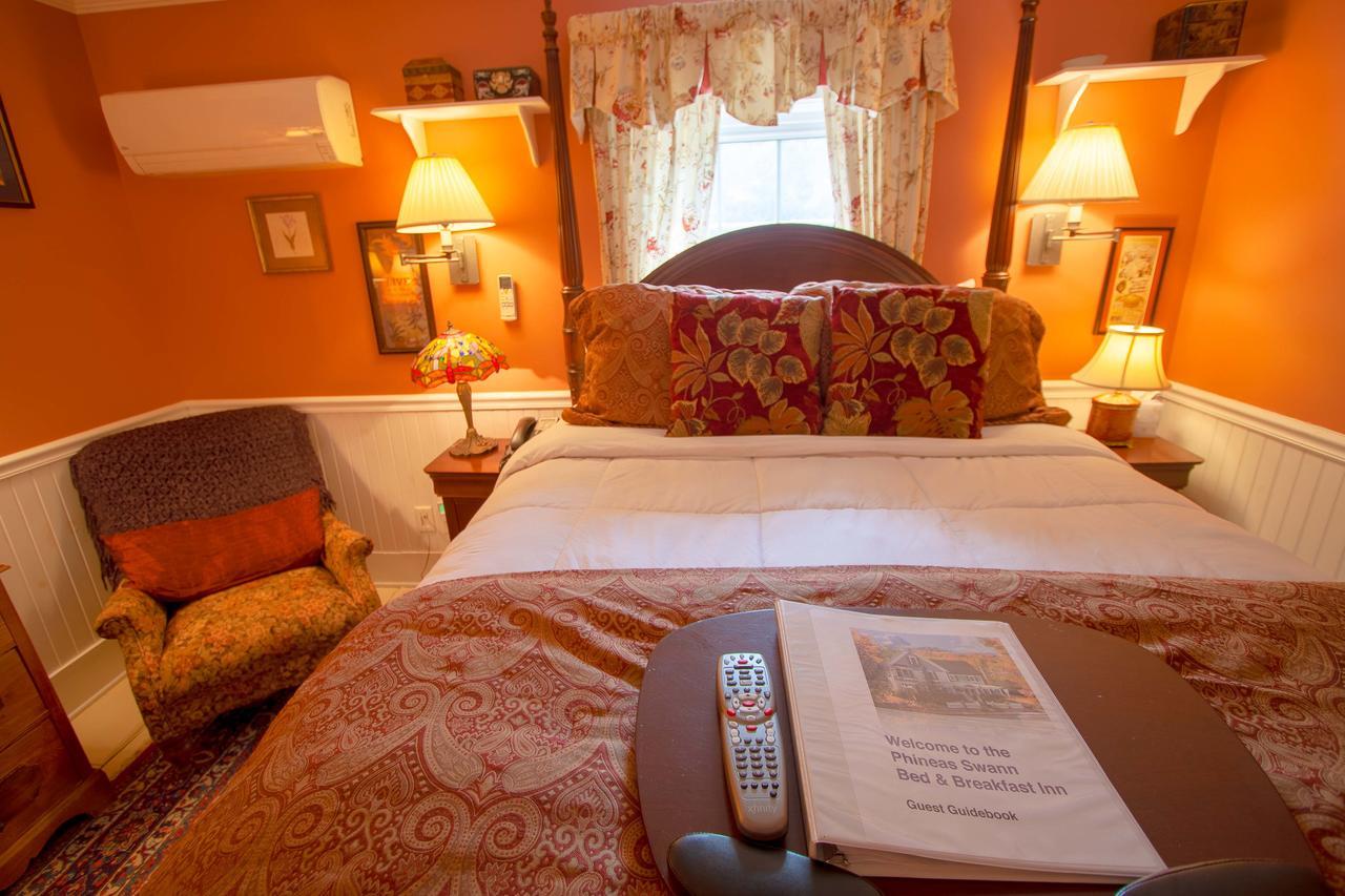 Phineas Swann Inn & Spa Montgomery Center Екстер'єр фото